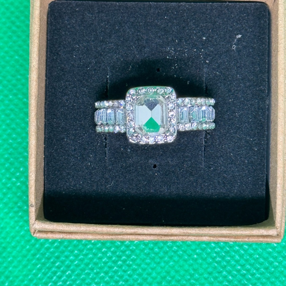 Dazzling Vintage-Inspired Statement Ring – Size 10